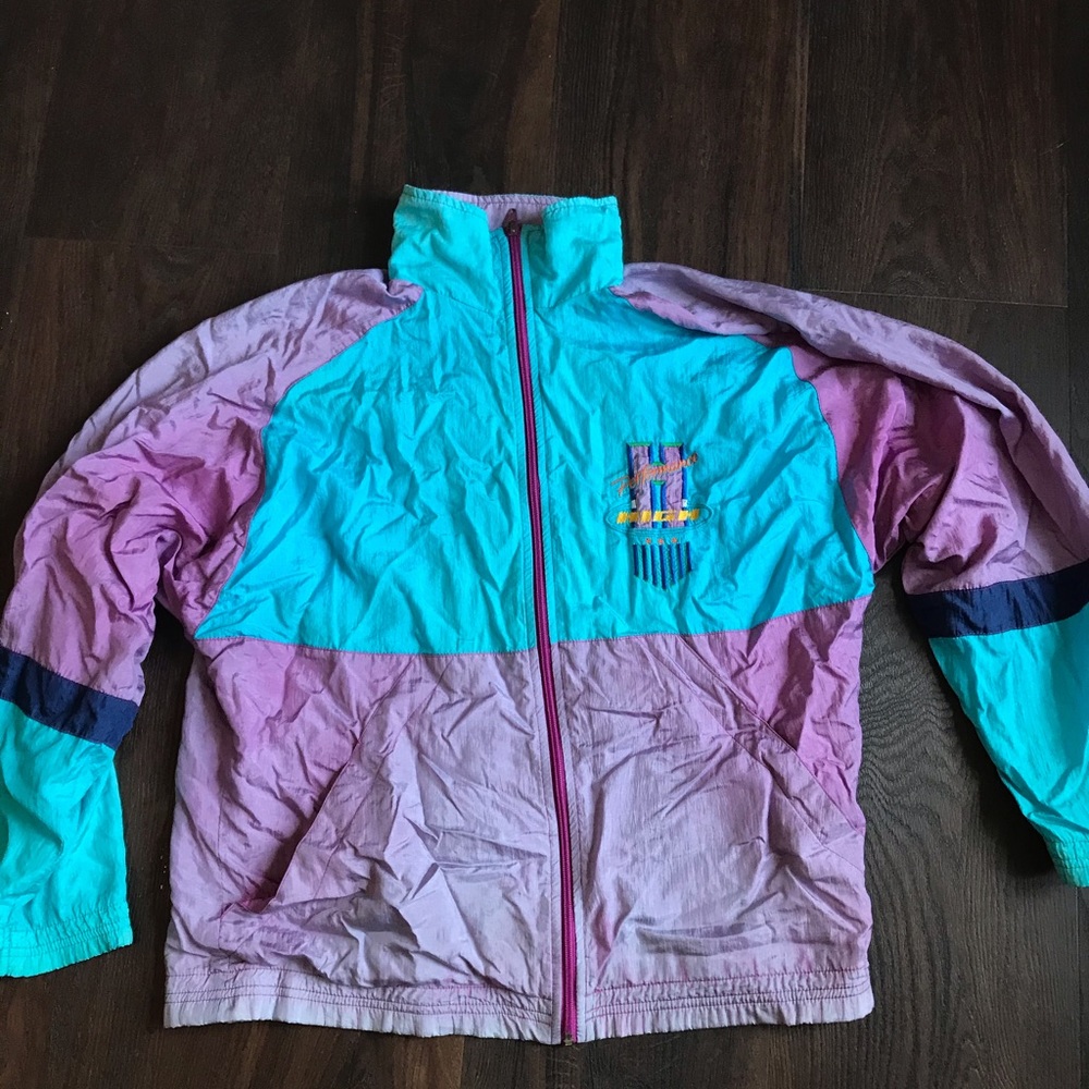Vintage ski/snowboarder windbreaker